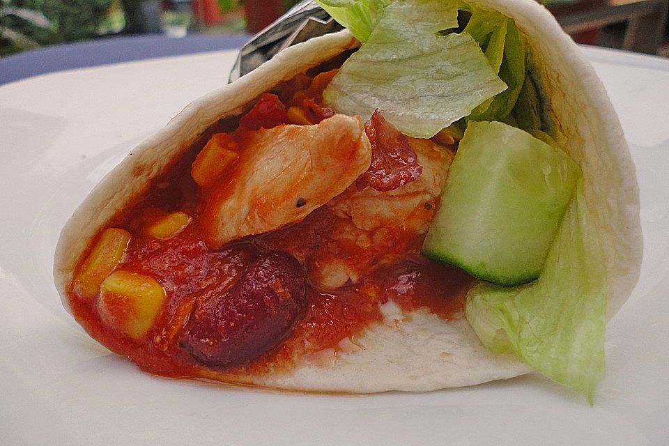 Mexikanische Tortilla - Wraps mit Hähnchenfüllung