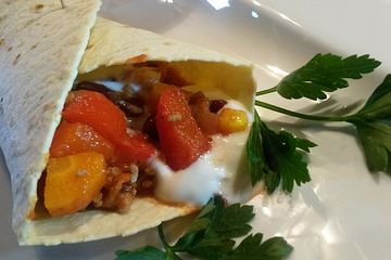 Mexikanische Tortilla - Wraps mit Hähnchenfüllung
