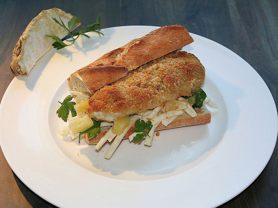 Burger mit Parmesan-Hähnchen und Sellerie-Ananas-Salat von Kybele20 ...