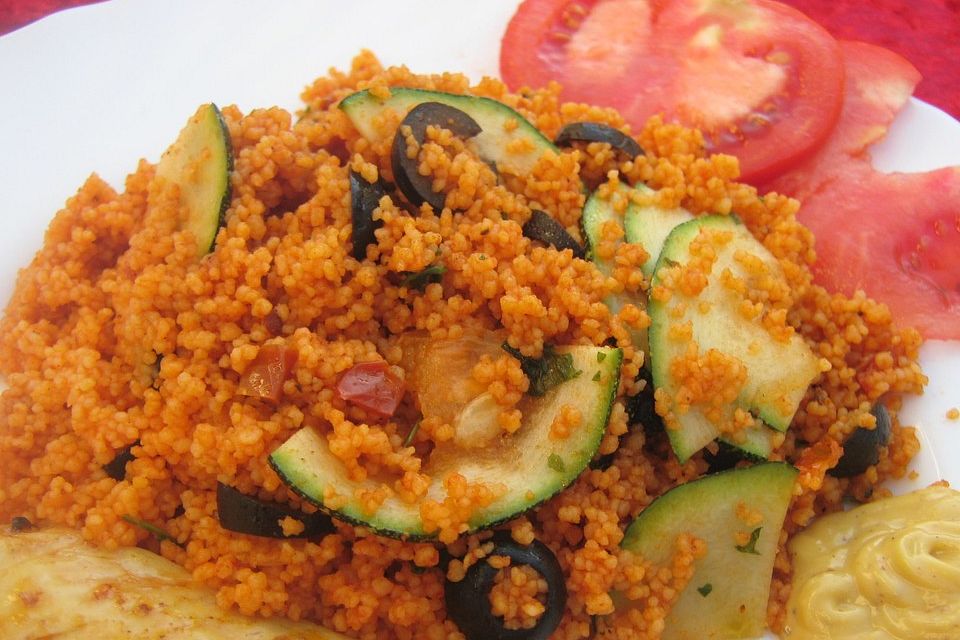 Couscous-Salat mit rohen Zucchini