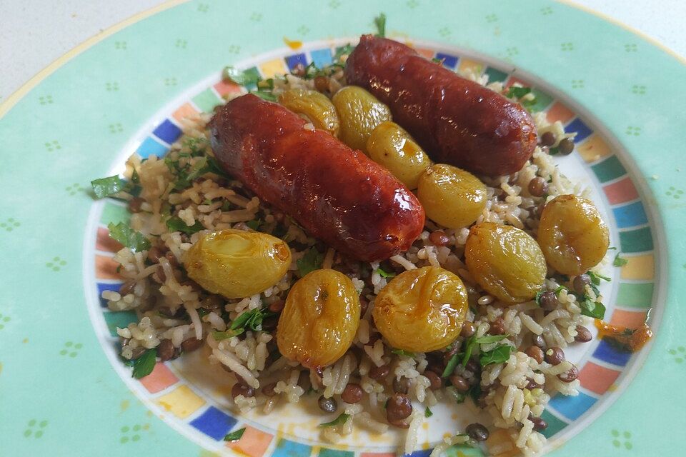 Chorizo mit gerösteten Weintrauben, Reis und Linsen