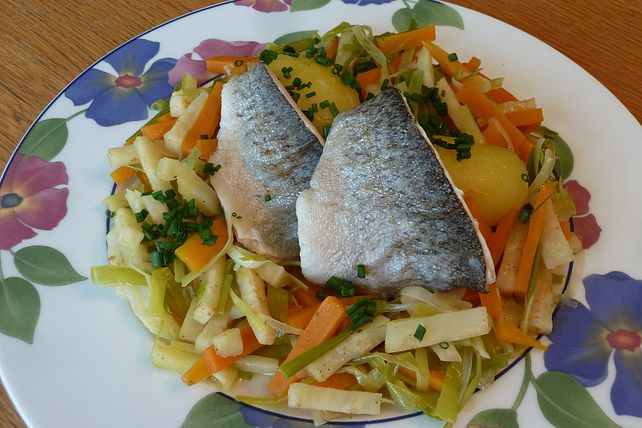 Gar gezogenes Forellenfilet mit Wurzelgemüse von löwewip| Chefkoch