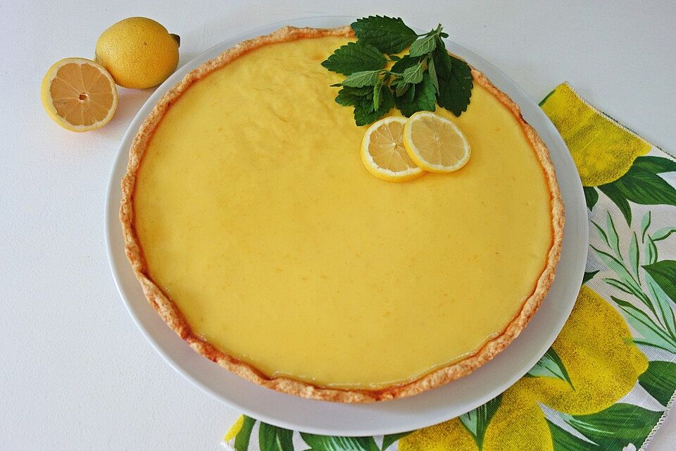 Zitronen-Buttermilch-Tarte