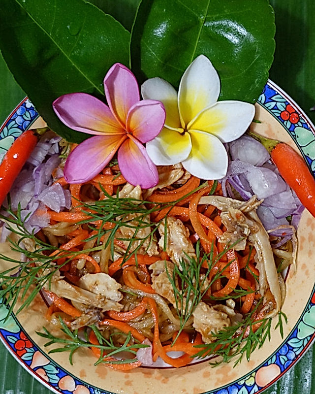 Pad Thai Salat mit Hühnchen