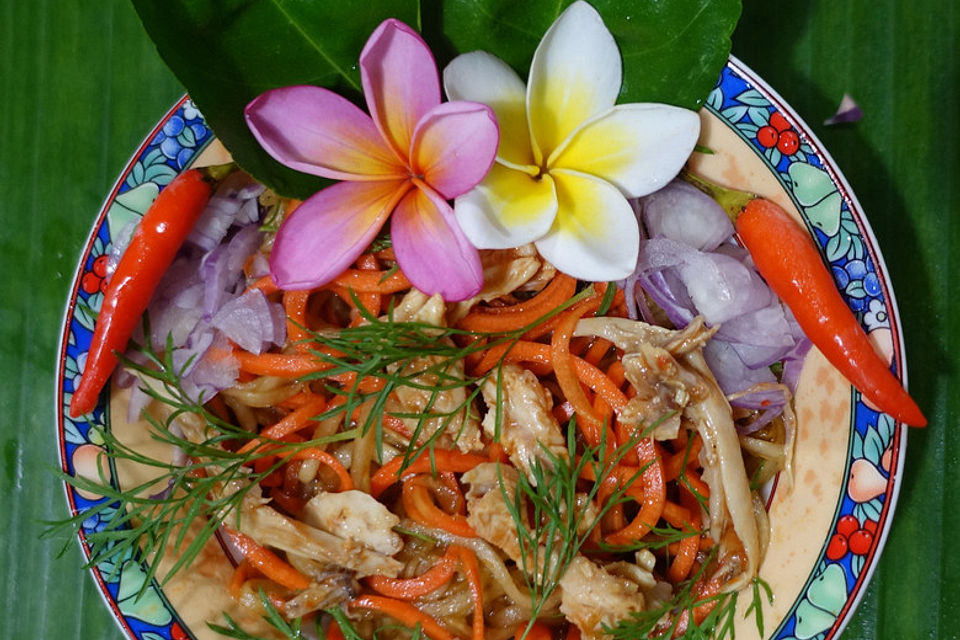 Pad Thai Salat mit Hühnchen