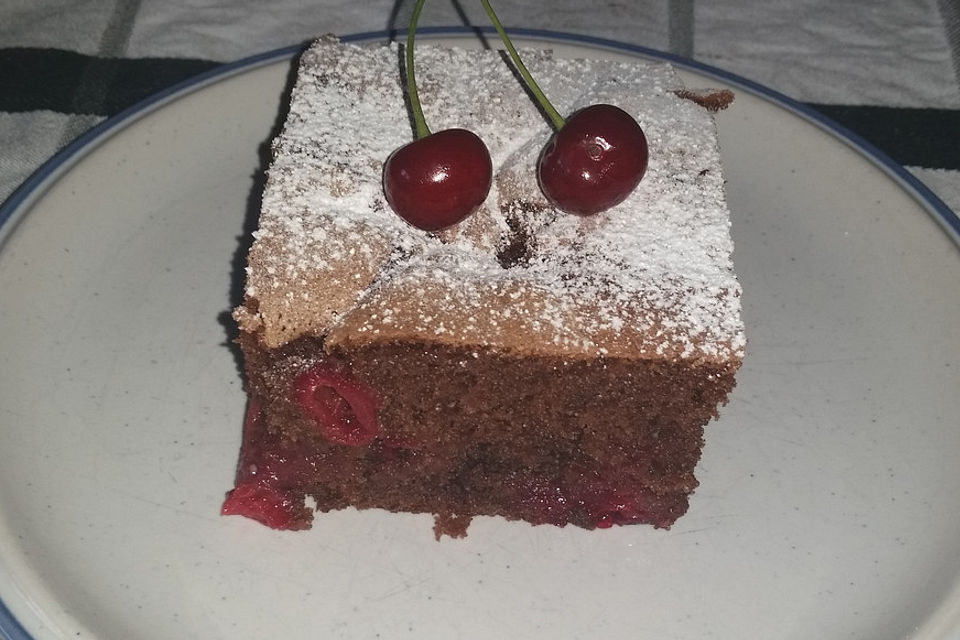 Brauner Kirschkuchen