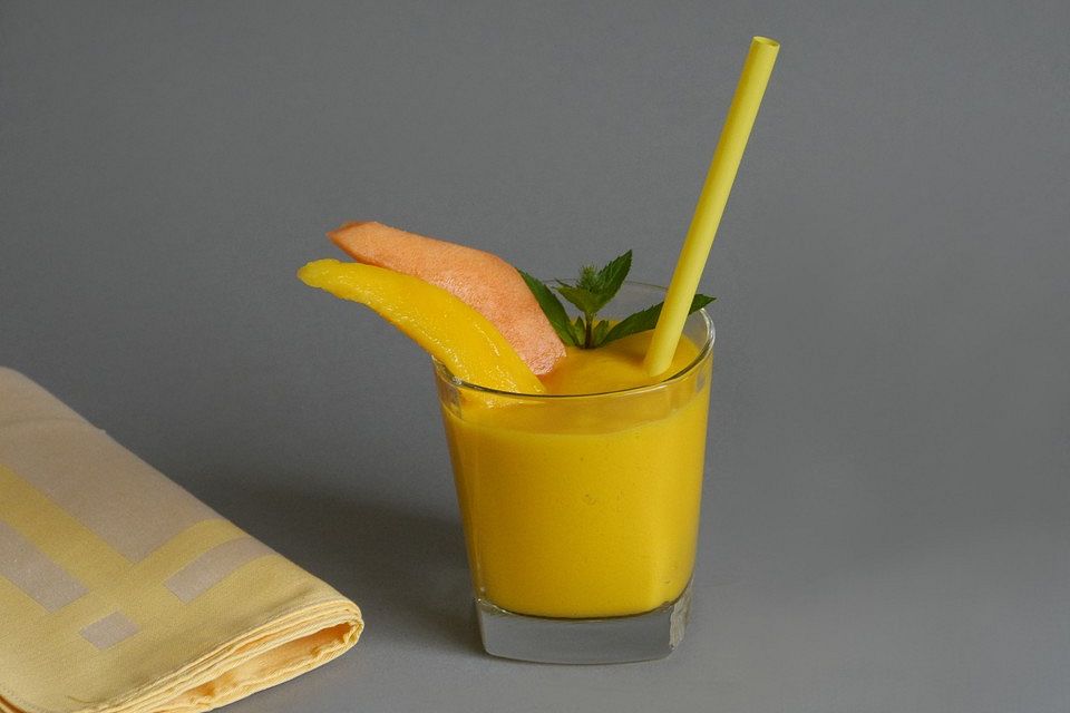 Melonen-Mango-Smoothie mit Kokosmilch