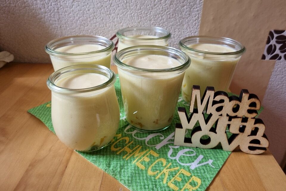 Feine Pfirsich-Maracuja-Buttermilch-Creme