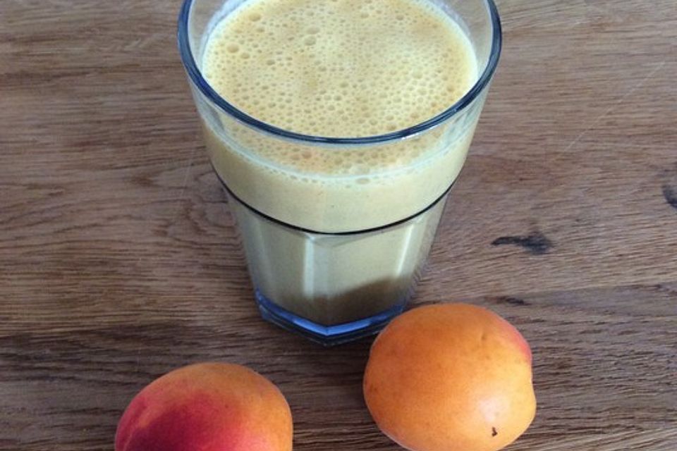 Aprikosen-Mandelmilch-Smoothie