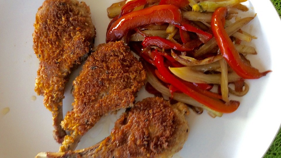 Panierte Lammkoteletts mit Rosmarin von Pannepot Panierte Lammkoteletts mit Rosmarin von Pannepot