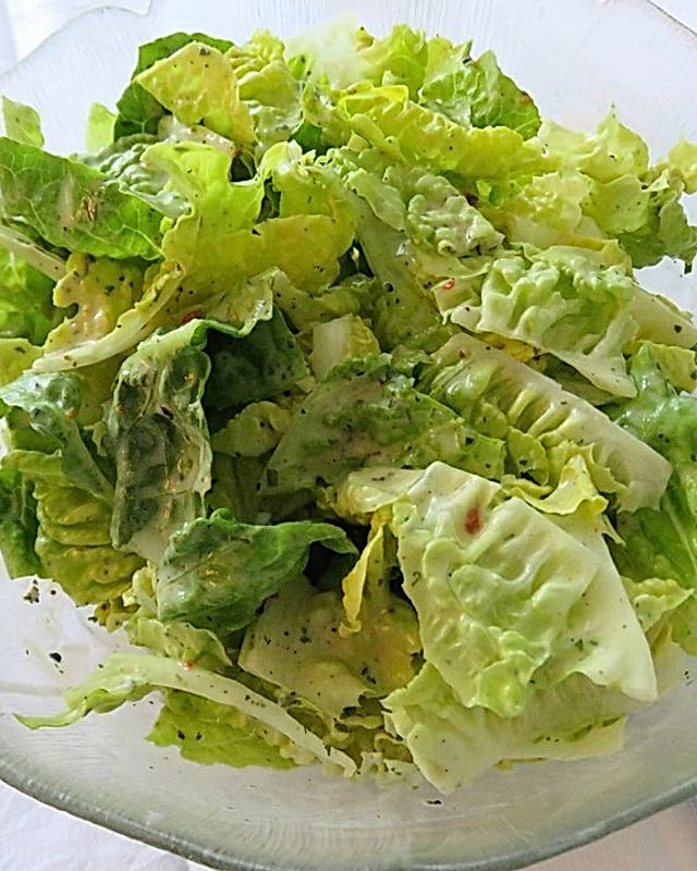 Kopfsalat mit fruchtiger Salatsoße aus Zitrone