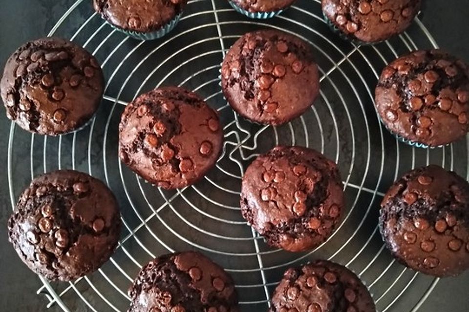 Schnelle Schokomuffins mit Eierlikör