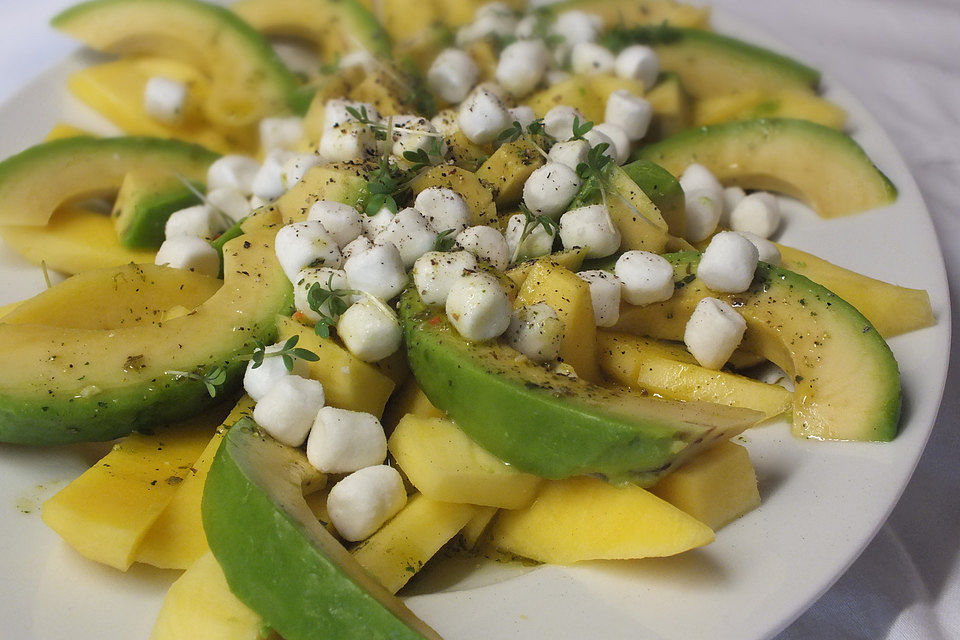 Mango-Avocado-Salat mit Ziegenfrischkäse