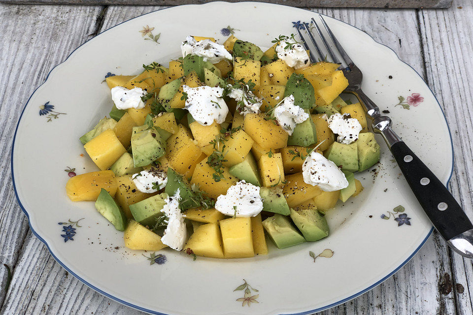 Mango-Avocado-Salat mit Ziegenfrischkäse