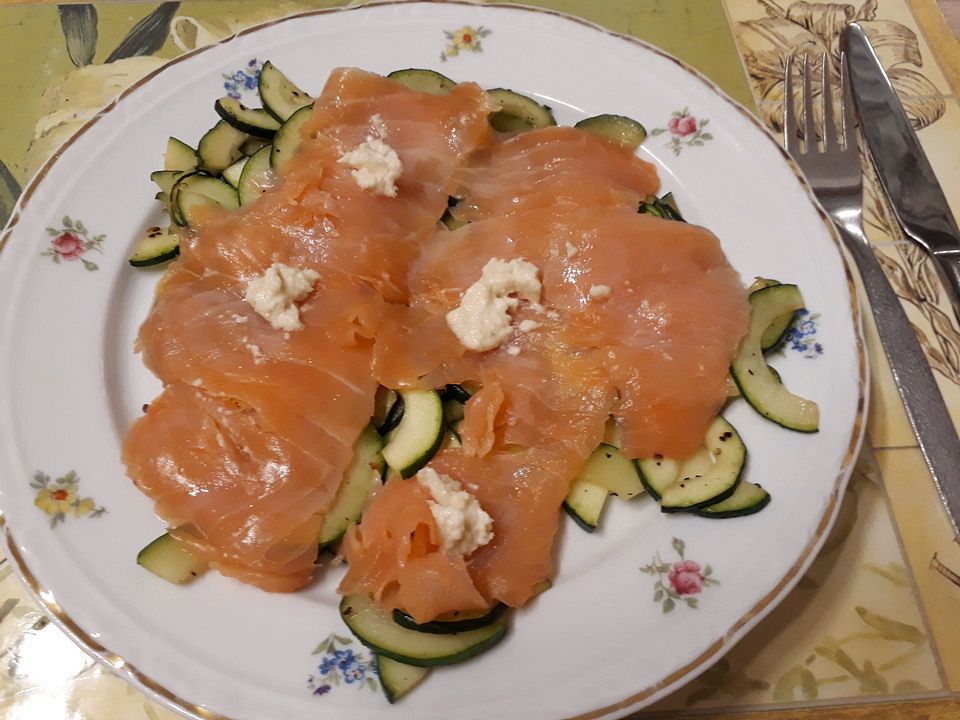 Gebratene Zucchini mit Räucherlachs von J_Honeybee| Chefkoch