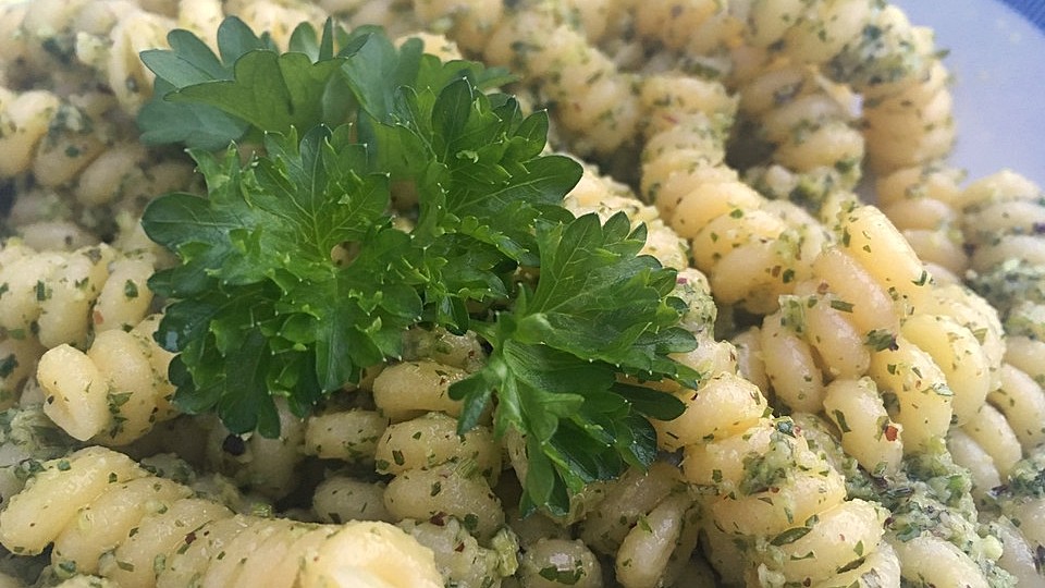 Karottenkraut Petersilien Pesto Von Schockoschnuffel Chefkoch