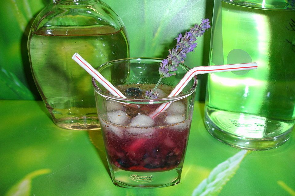 Blaubeer-Lavendel-Cocktail
