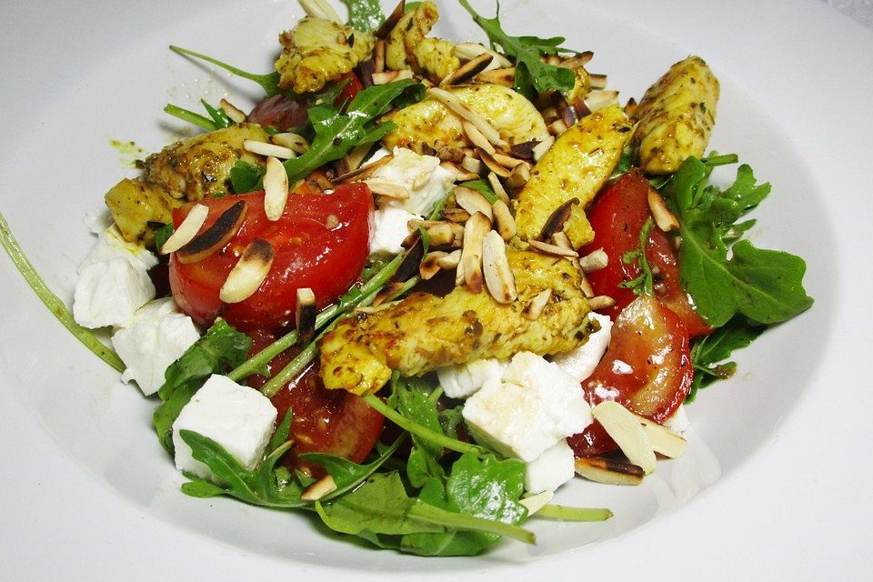 Hähnchen-Tomaten-Salat mit Rucola und Feta