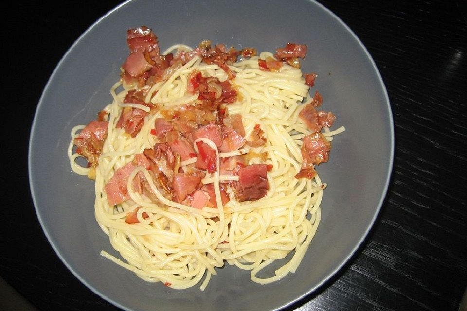 Extreme Knoblauch-Chili-Spaghetti mit Schwarzwälder Schinken