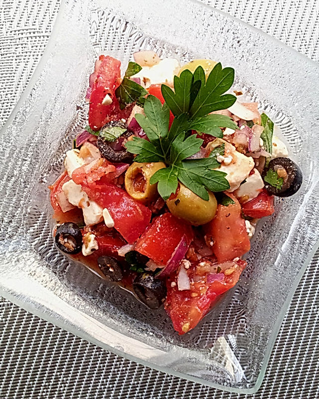 Tomaten-Oliven-Salat griechischer Art