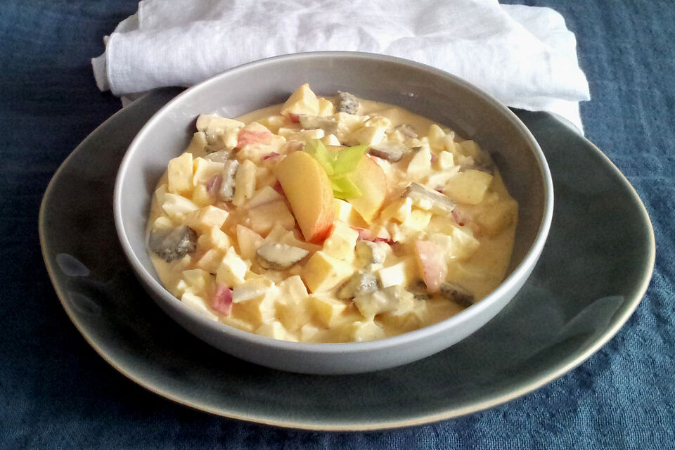 Eiersalat mit Äpfeln und Curry