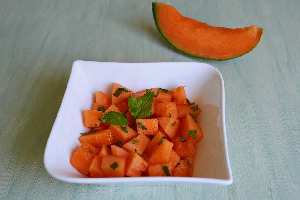 Melonensalat mit Ingwersirup und Minze