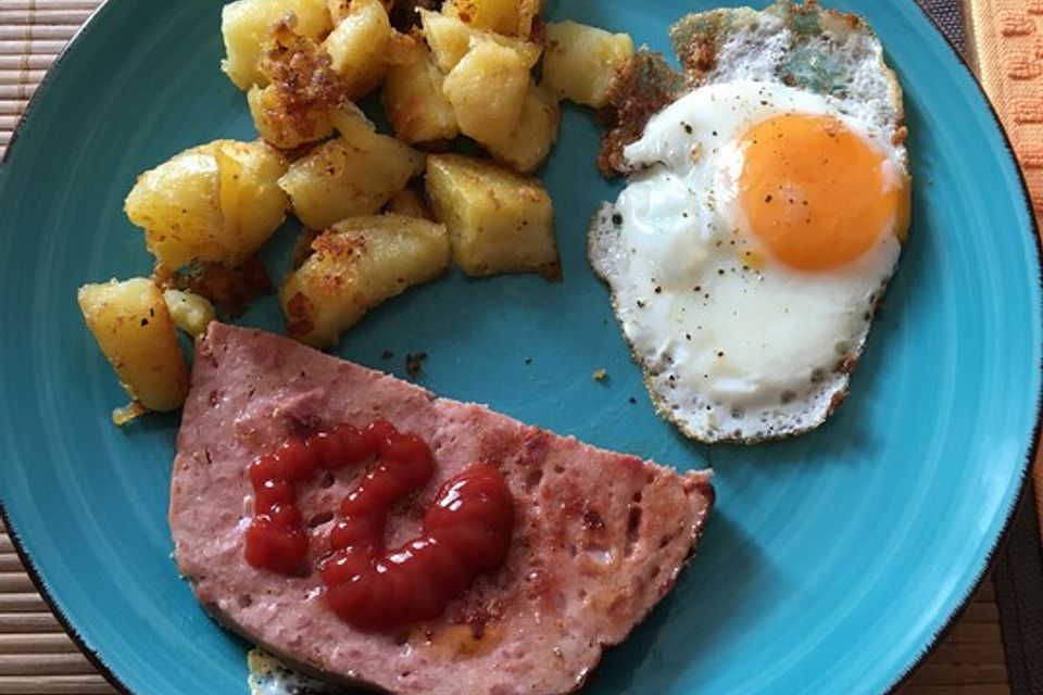 Bratkartoffeln mit Leberkäse und Spiegelei