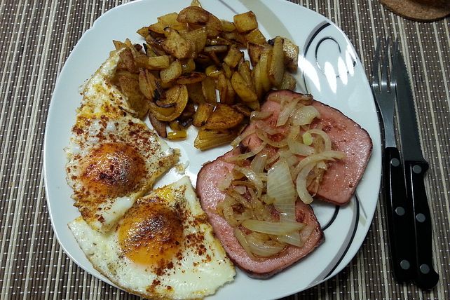 Bratkartoffeln mit Leberkäse und Spiegelei von JeannyAlex| Chefkoch