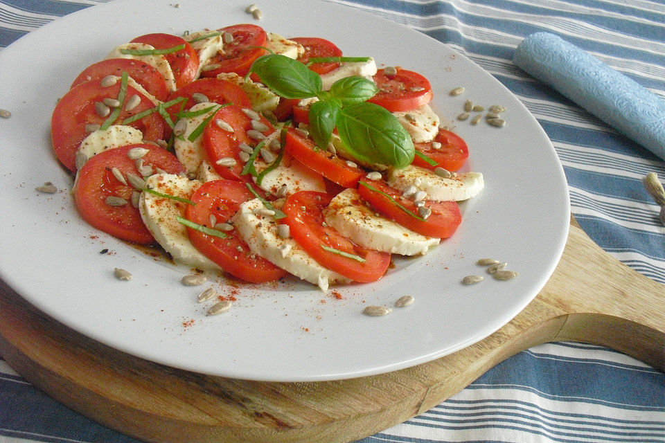 Scharfes Tomate-Mozzarella-Carpaccio