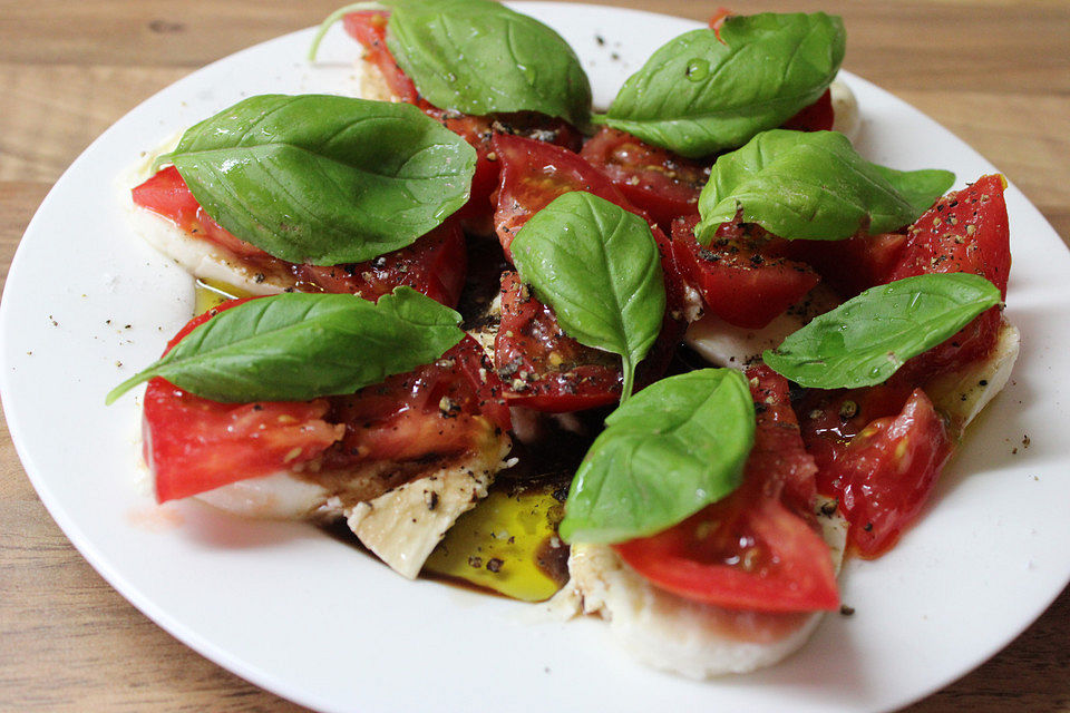 Scharfes Tomate-Mozzarella-Carpaccio