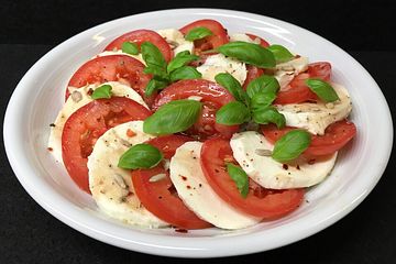 Scharfes Tomate-Mozzarella-Carpaccio