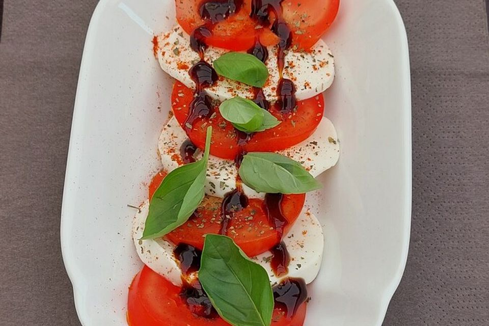 Scharfes Tomate-Mozzarella-Carpaccio