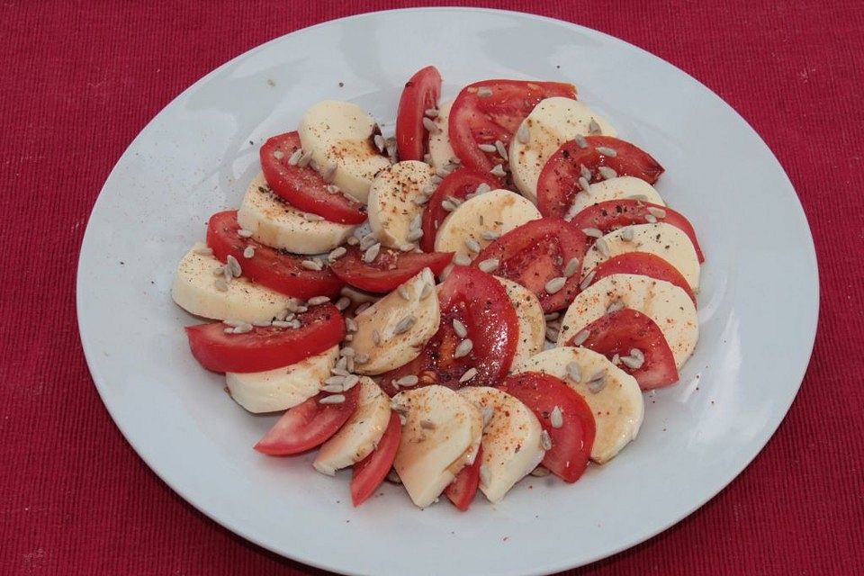 Scharfes Tomate-Mozzarella-Carpaccio