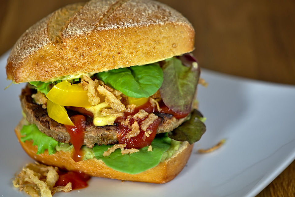 Guacamole-Röstzwiebel-Burger