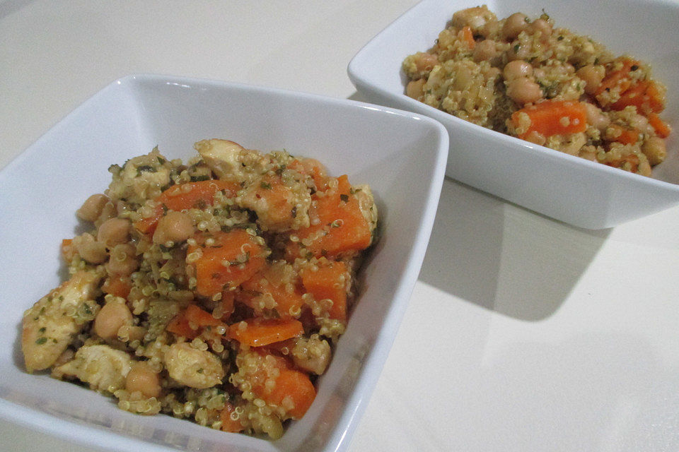 Hähnchen-Eintopf mit Quinoa und Kichererbsen