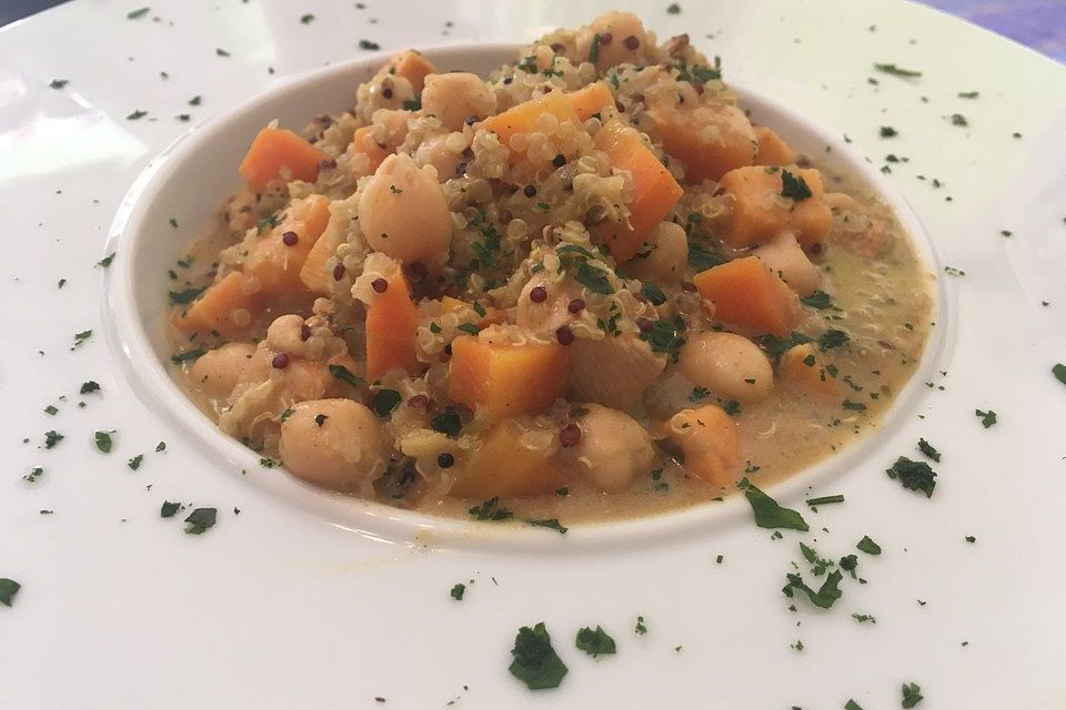 Hähnchen-Eintopf mit Quinoa und Kichererbsen