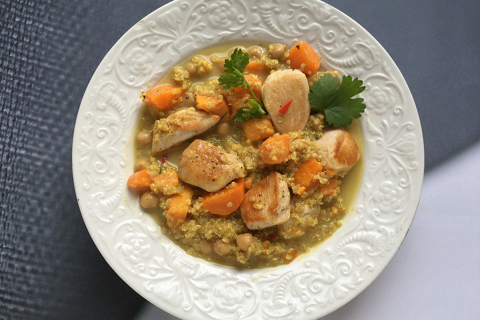 Hähnchen-Eintopf mit Quinoa und Kichererbsen