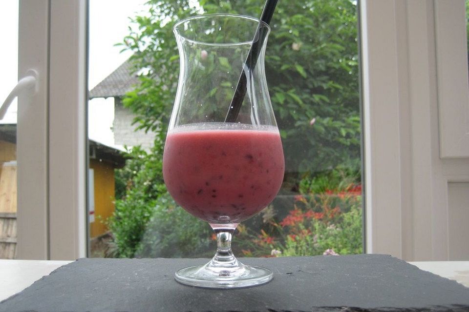 Veganer Weintrauben-Stachelbeer-Dinkel-Smoothie