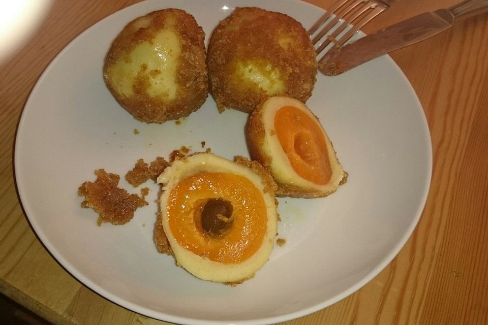 Aprikosenknödel mit Brandteig