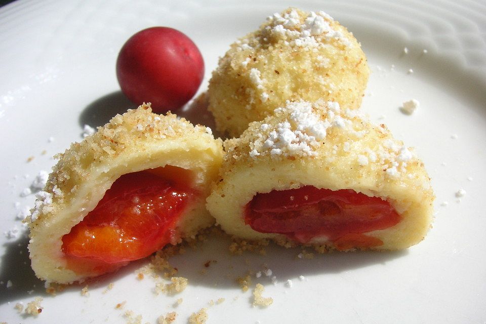 Aprikosenknödel mit Brandteig