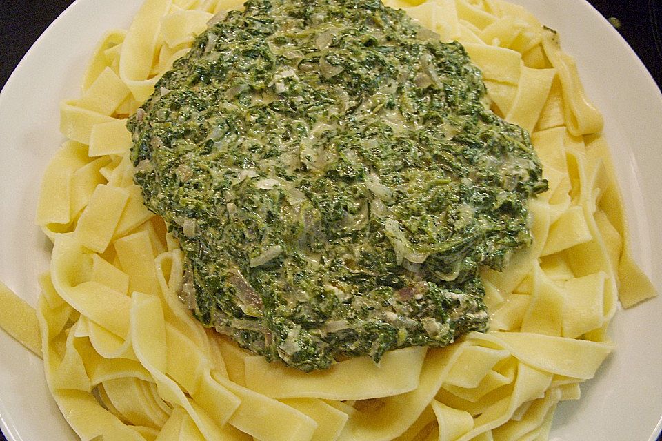 Vollkornnudeln mit Spinat - Käse Sauce