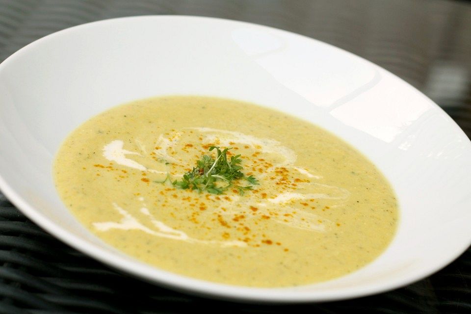 Zucchini-Curry-Suppe