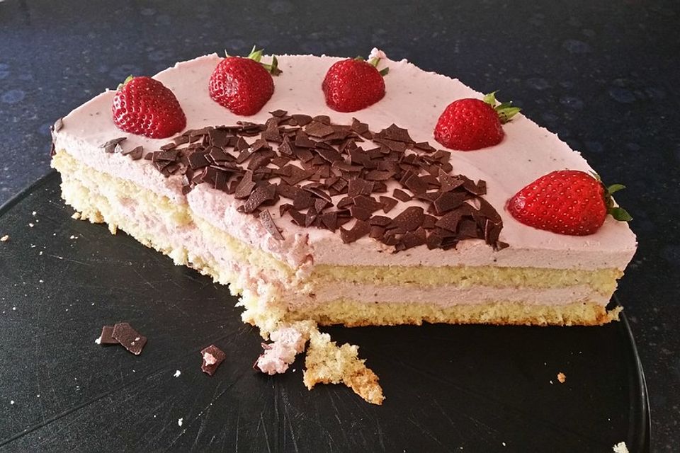 Einfache Erdbeer-Sahne-Torte