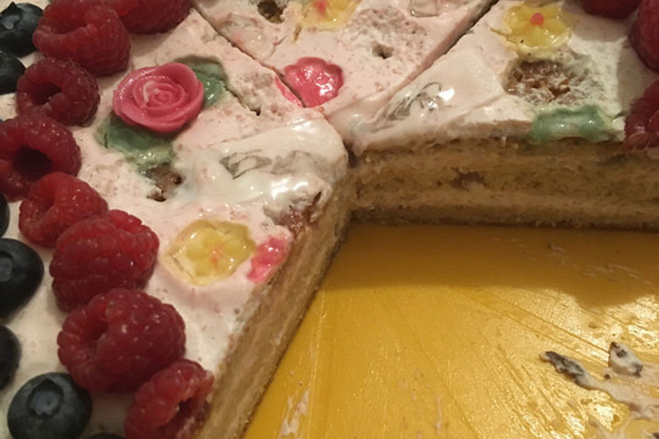 Einfache Erdbeer-Sahne-Torte