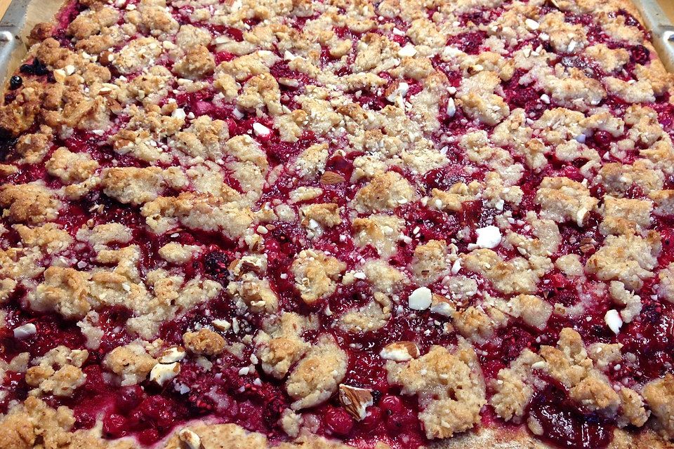 Beeren-Streusel Kuchen