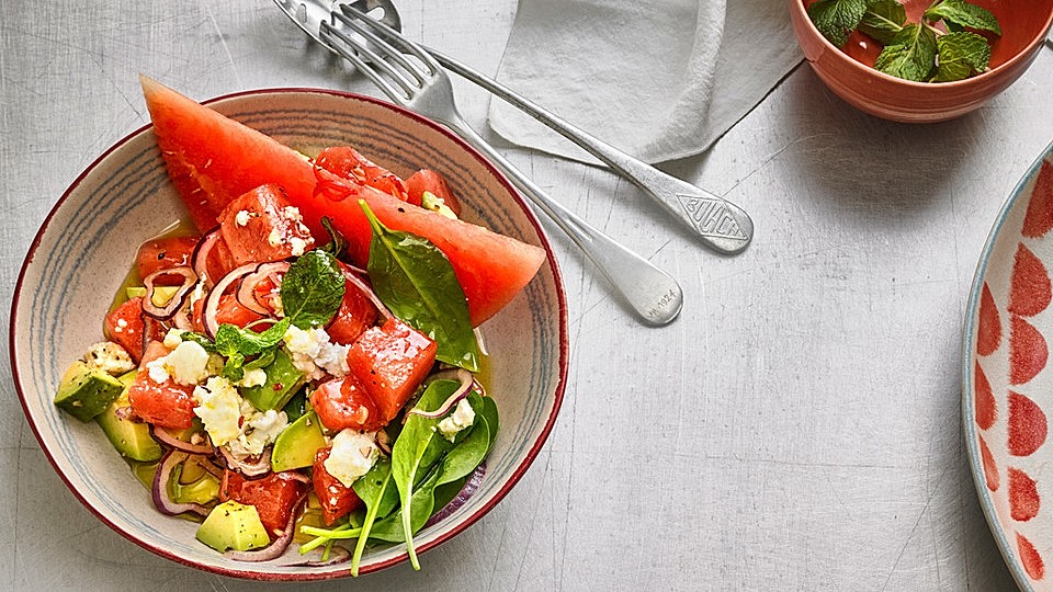 Wassermelonen-Avocado-Salat mit Feta und Minze von ars_vivendi
