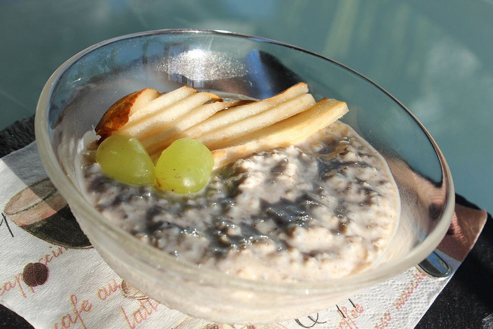 Overnight cashew oats mit Birnen und Ingwer