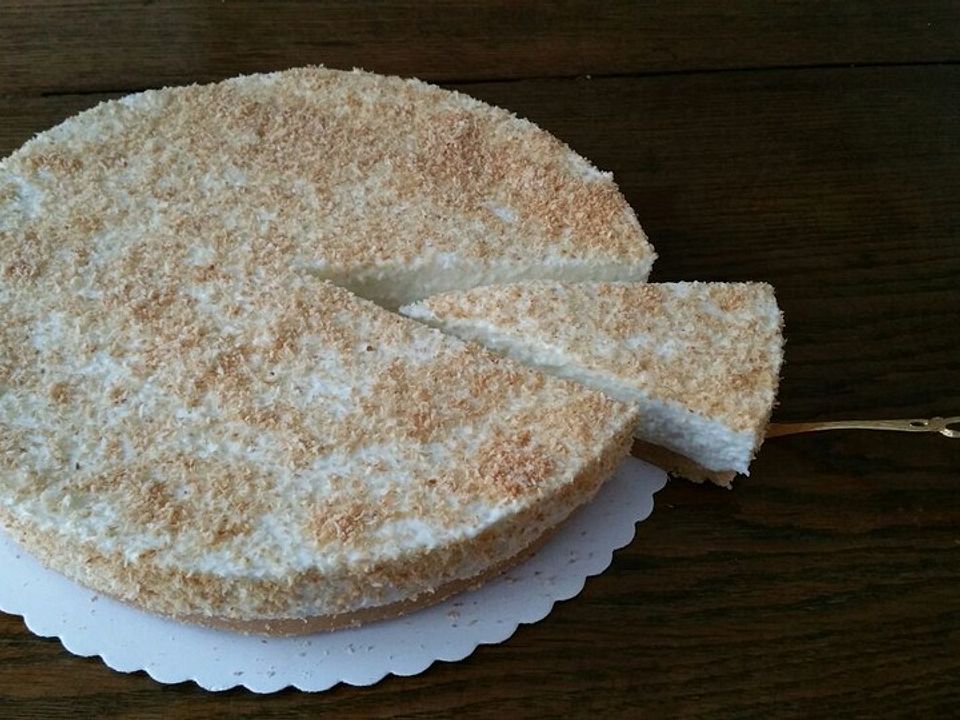Joghurt-Sahne-Torte mit Kokosraspeln von Takiry| Chefkoch