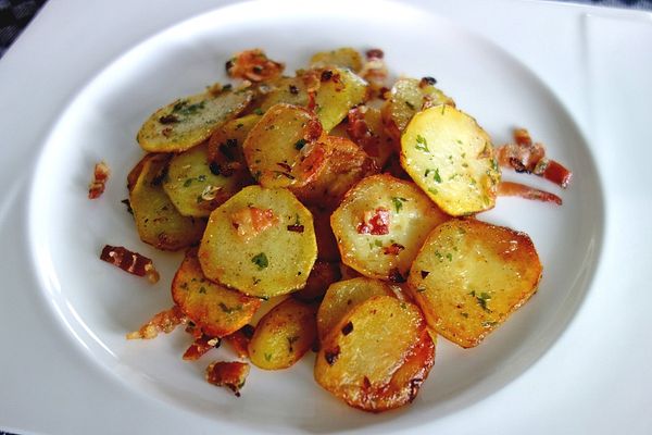 Wie Lange Brauchen Bratkartoffeln Aus Rohen Kartoffeln Bratkartoffeln aus rohen Kartoffeln von Ebenezer | Chefkoch