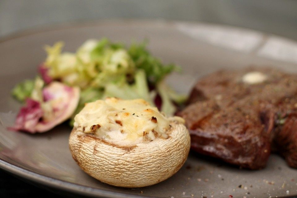 Gefüllte Champignons zum Grillen